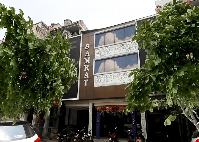 Hotel O Samrat
