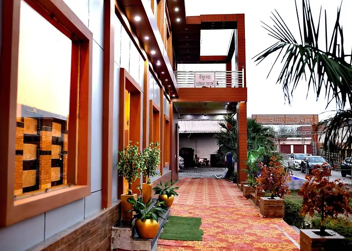 Hotel O Vaikunth Radhika Farm