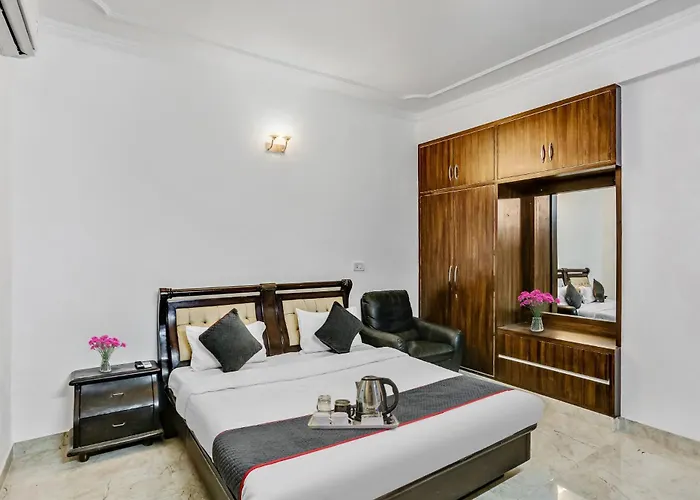 Townhouse Metro Inn Residency Near Iskcon Temple Noida