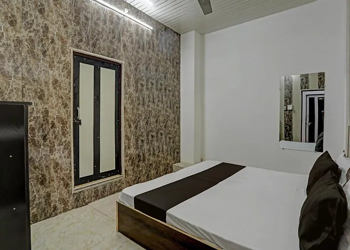Hotel O Mansarovar