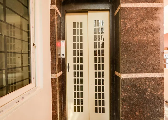 Super Collection O Hills Suites