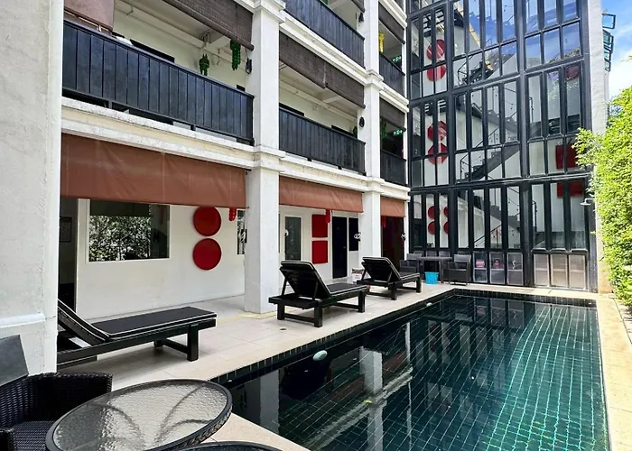 99 The Gallery Hotel