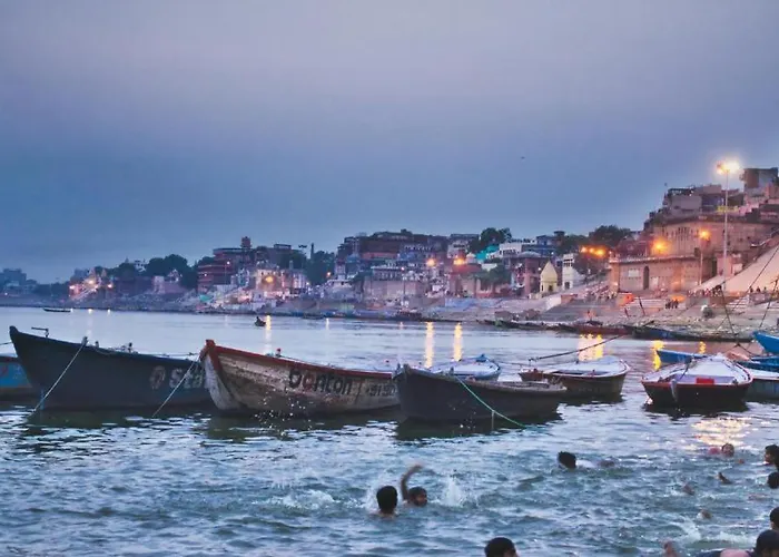 Hotel Rudraksh ! Varanasi ! होटल रुद्राक्ष - హోటల్ రుద్రాక్ష్ Fully-Air-Conditioned Hotel At Prime Location With Parking Availability, Near Kashi Vishwanath Temple, And Ganga Ghat 3