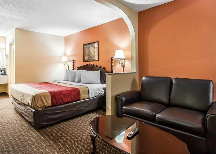 Econo Lodge Inn & Suites Tuscaloosa I-20