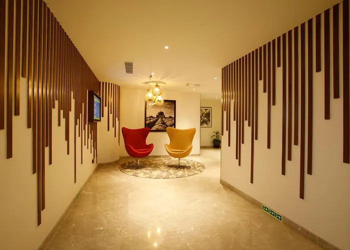 080 Transit Hotel, T2