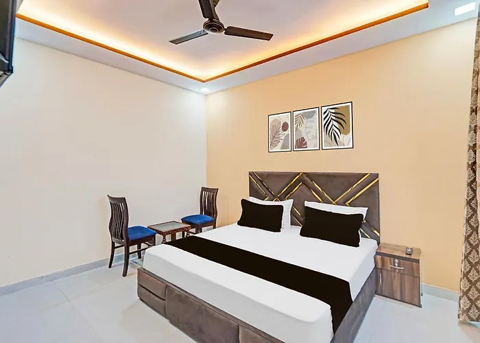 Hotel O Four Square Guest House
