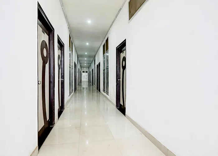 Super Townhouse Divyanagar Formerly Shivam Grand Ranidiha Tiraha