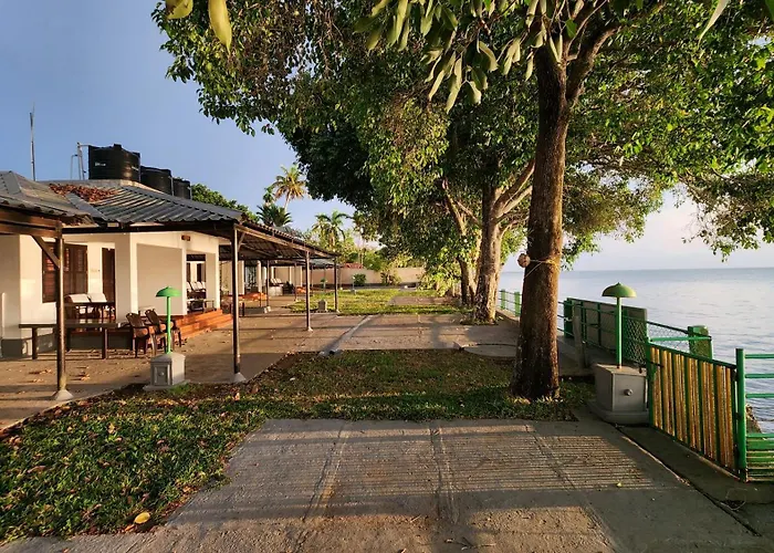 Illikkalam Lakeside Cottages Kumarakom Kerala