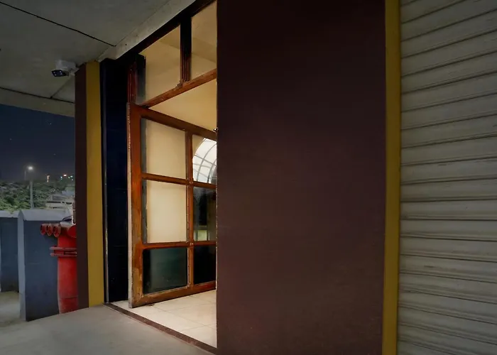 Hotel O Pathanamthitta Near Mahatma Gandhi Statue