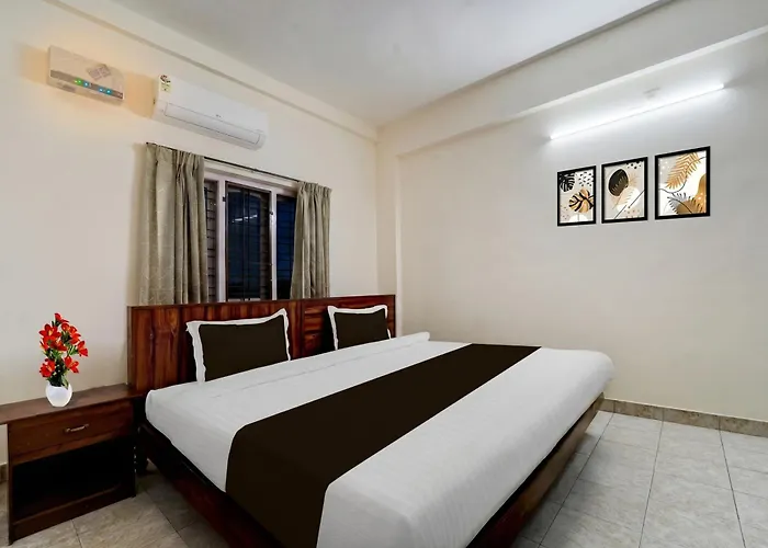 Hotel O Pathanamthitta Near Mahatma Gandhi Statue