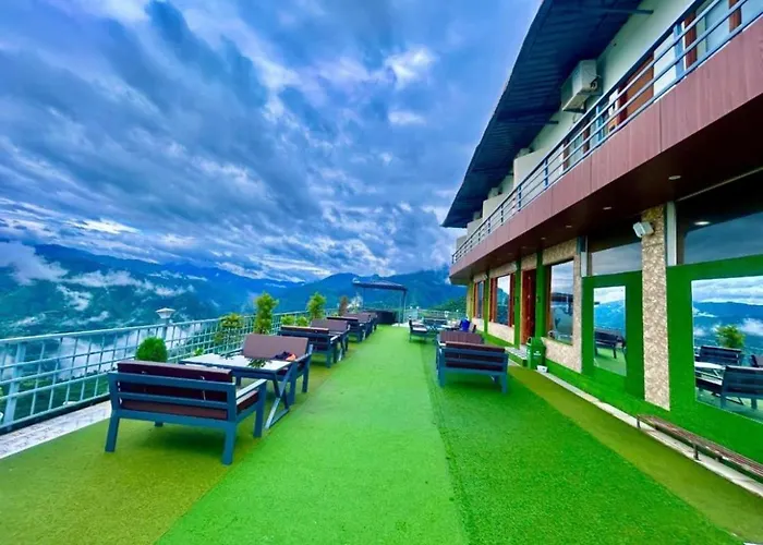 Himalayan River Resort, Manali- #Riverside #Private Parking #Scenic River & Mountain View #Open Cafe # Spacious Room #Big Garden With Campfire