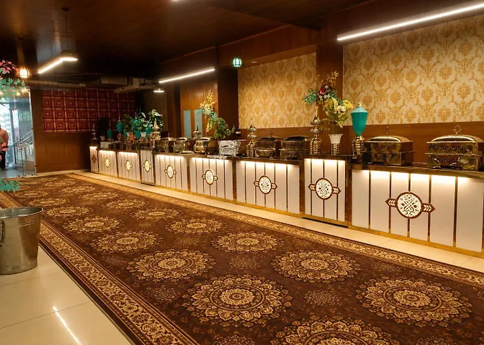 Hotel Woodlark Heights Zirakpur Chandigarh !! Family Hotel ! Easy Airport Access ! Budget Friendly