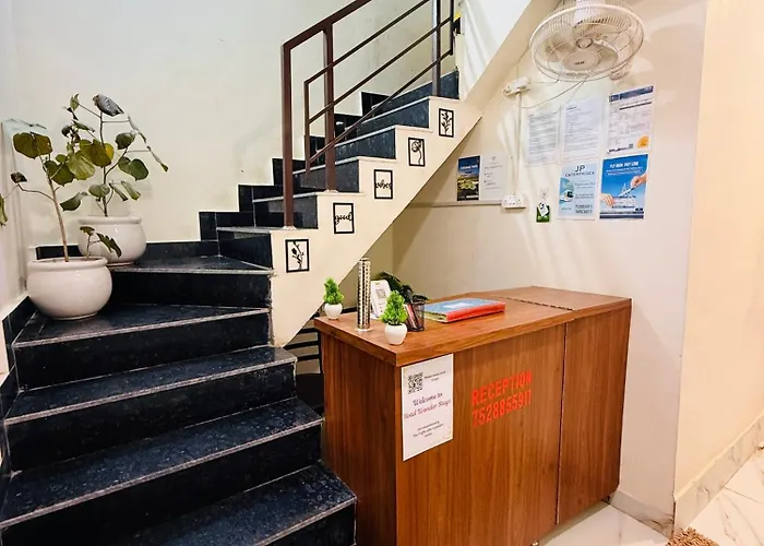 Hotel Wonder Stays - For Couples, Students, Faculties, Corporates
