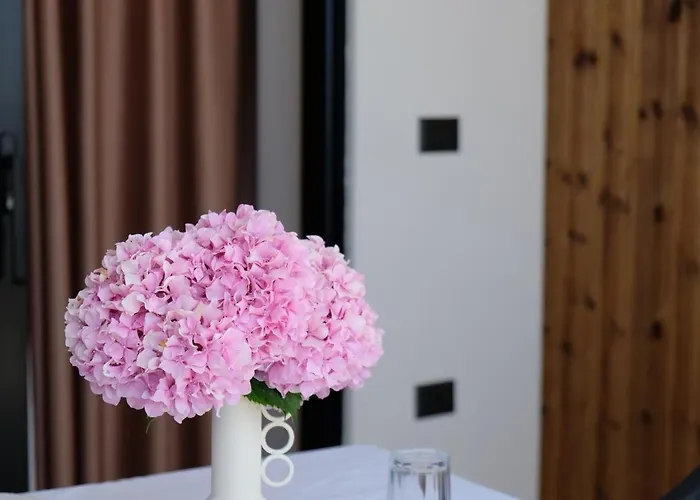 Uzeiri Guest Hotel