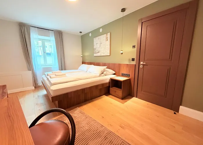 Amaroo - Boarding & Serviced Apartments "Regia"