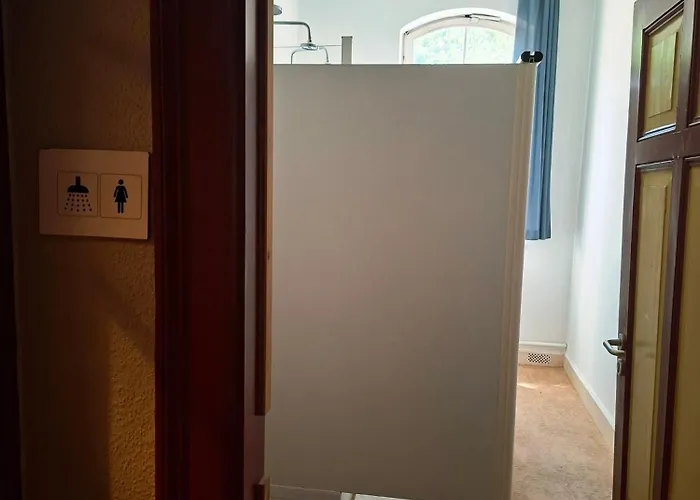 albgut GmbH - Übernachten im Kulturdenkmal Altes Lager in unseren Ferienwohnungen PC1 oder der ehemaligen Offiziersunterkunft SO1