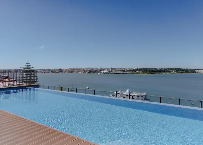 Upon Harbor - Seixal Bay Hotel