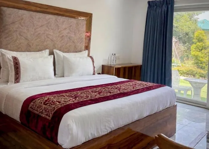 Pine Garden Hotel Kasauli Hills