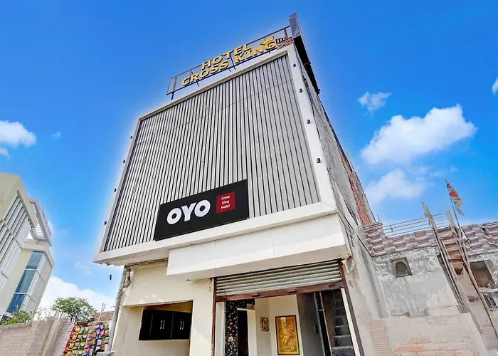 Hotel O Cross King Hotel & Restaurant