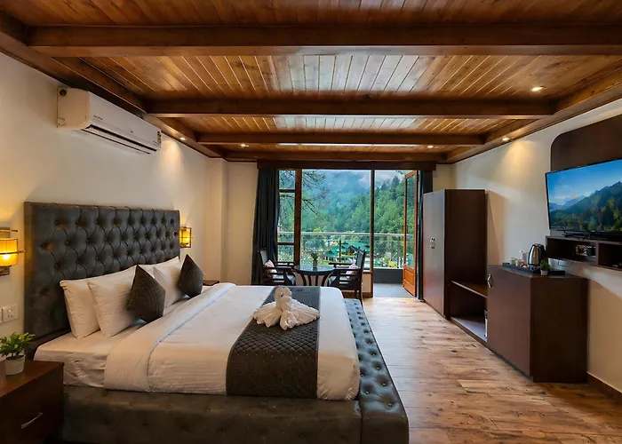 Hotel Asiia Holiday With Swimming Pool -Central Heated And Air Cooled, Near Mall Road