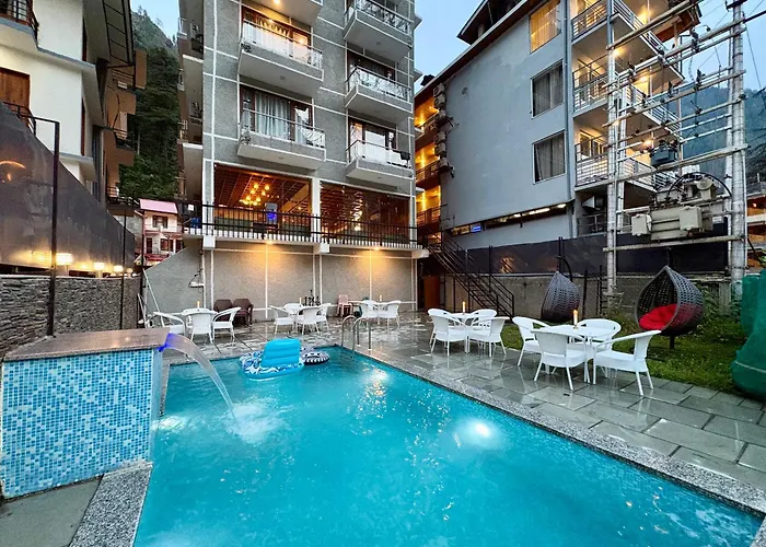 Hotel Asiia Holiday With Swimming Pool -Central Heated And Air Cooled, Near Mall Road