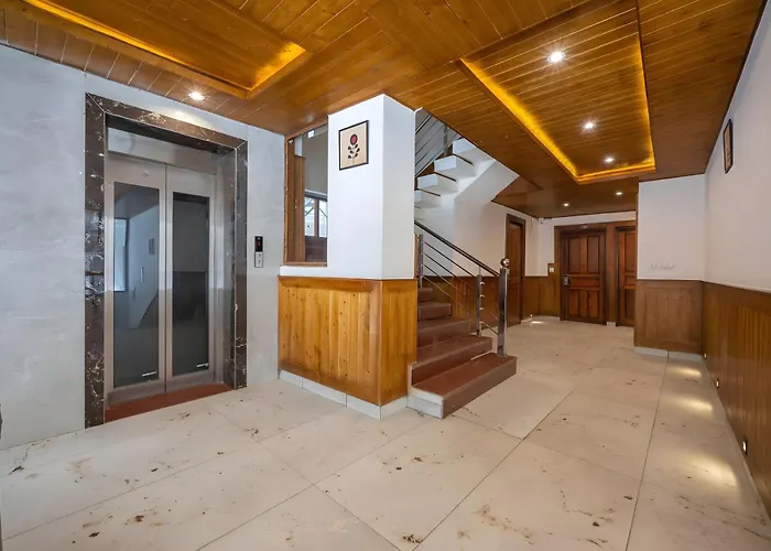 Hotel Asiia Holiday With Swimming Pool -Central Heated And Air Cooled, Near Mall Road