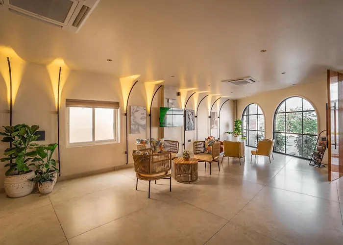 Aura Inn & Suites