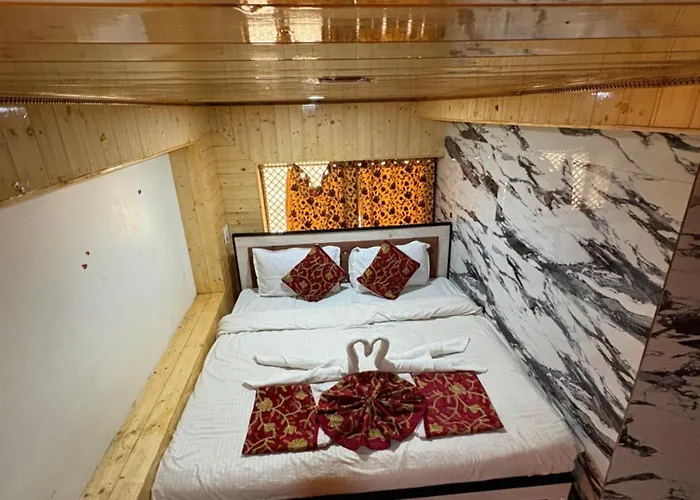 Shahi Darbar Guest House & Restaurant