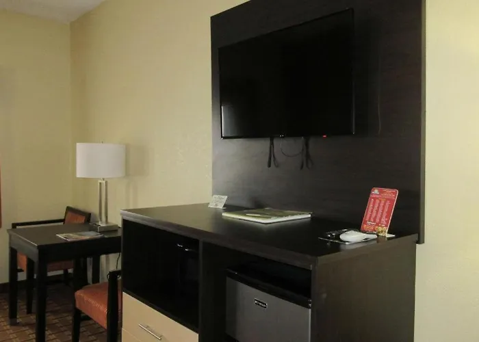 Saint Joseph Inn & Suites