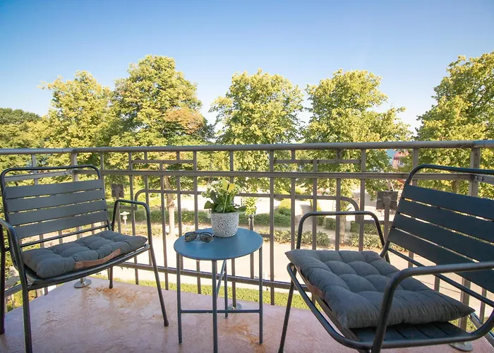 Hotel Haus am Meer Kühlungsborn in direkter Strandlage, Zimmer mit Meer- oder Gartenblick, teils Balkon&Frühstück zubuchbar in historischer Villa