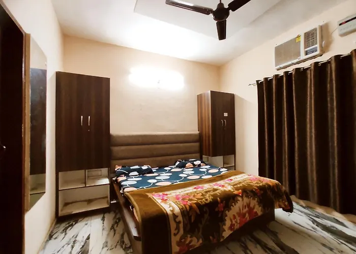 The Heaven Homestays - A Budget Rooms By Dhesi Group