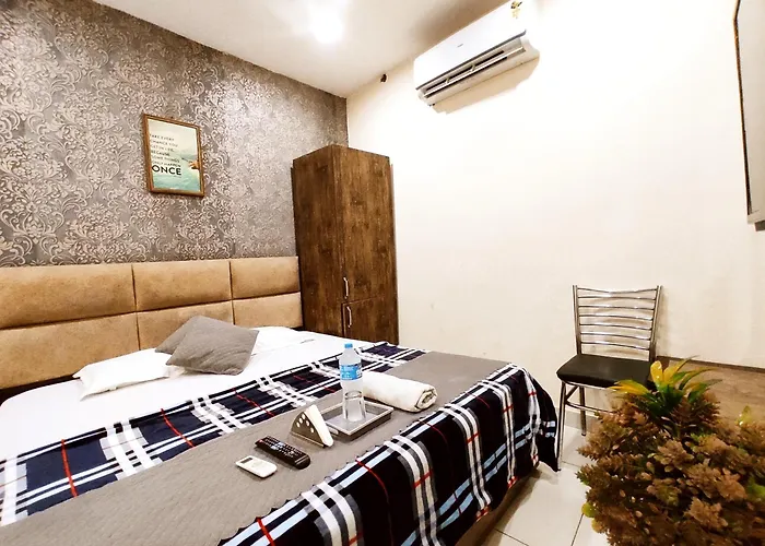 The Heaven Homestays - A Budget Rooms By Dhesi Group