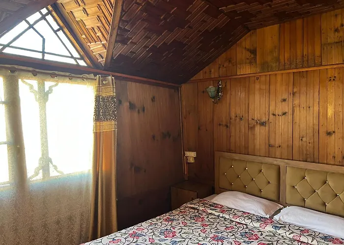 Freedom Houseboat