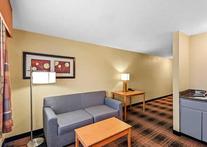 Quality Inn&Suites Des Moines Airport