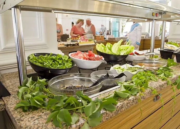 Ozcan Beach Hotel
