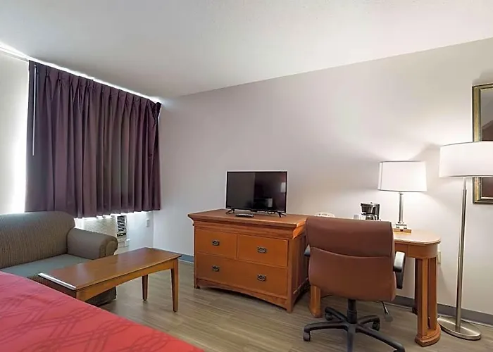 Econo Lodge Inn & Suites Escanaba North