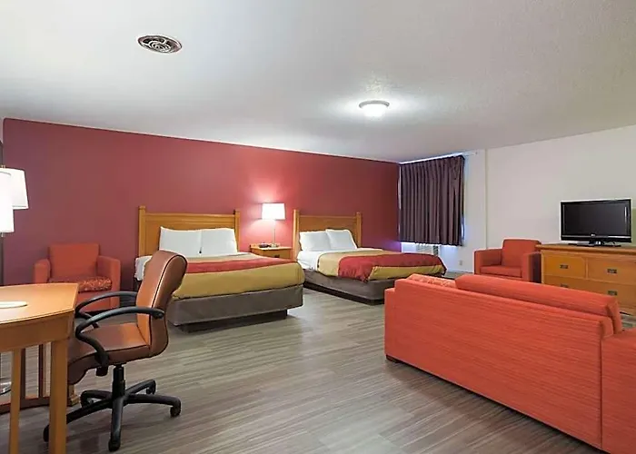 Econo Lodge Inn & Suites Escanaba North