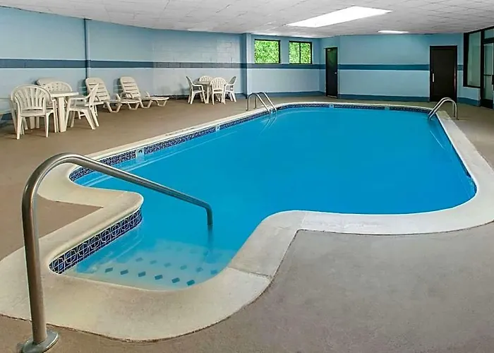 Days Inn & Suites By Wyndham Madison Heights Mi