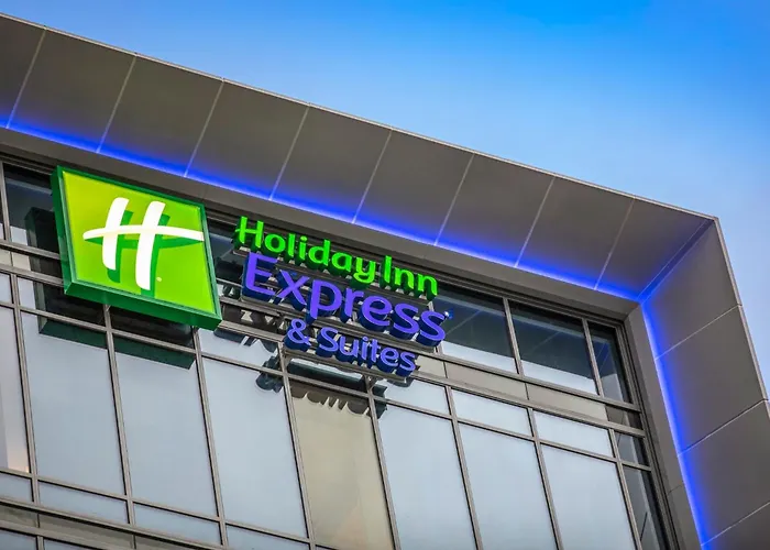 Holiday Inn & Suites Sunshine Coast, An Ihg Hotel