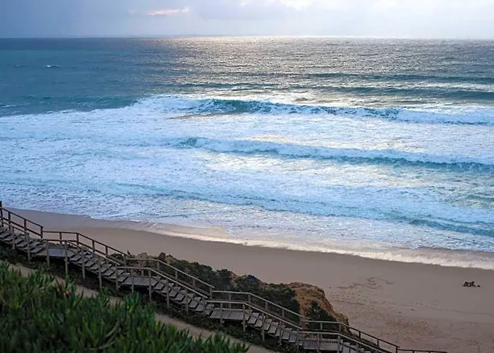 Tranquil Retreat In Sesimbra With Private Entrance And Stunning Views