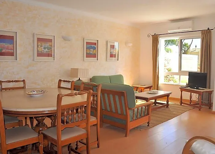 Villa In Vilamoura With Pool Near Golf Courses