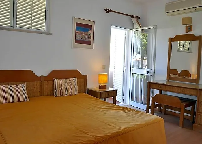 Villa In Vilamoura With Pool Near Golf Courses