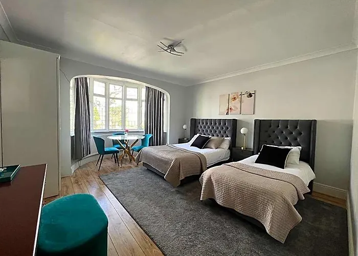 Madonna Halley Hotel