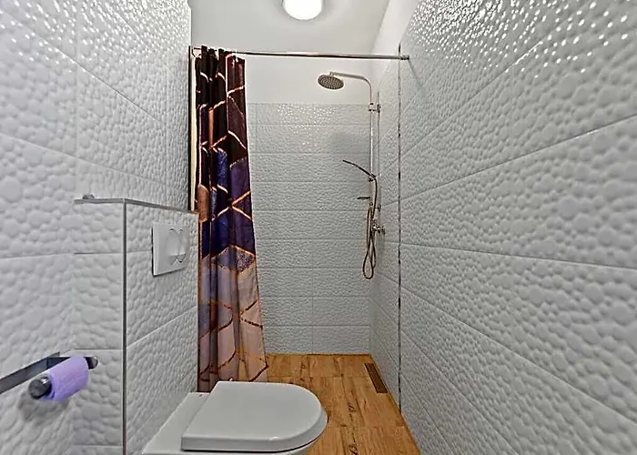 Villa Leandra Comfortable Holiday Residence