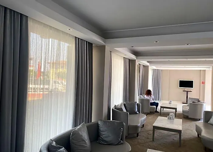 Winecity Hotel