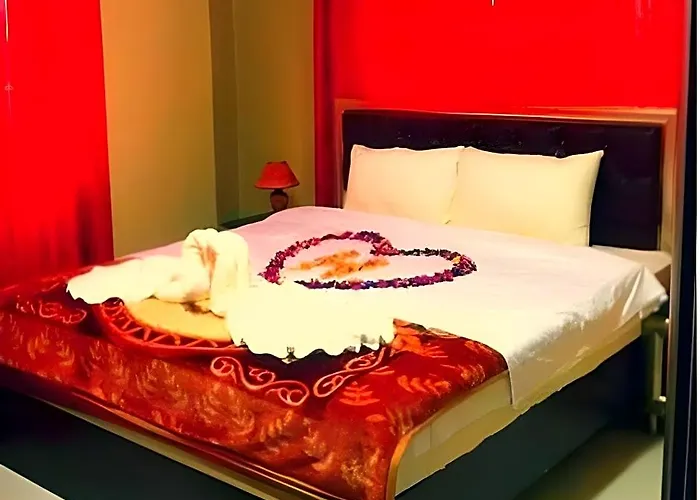 Sara Crown Hotel