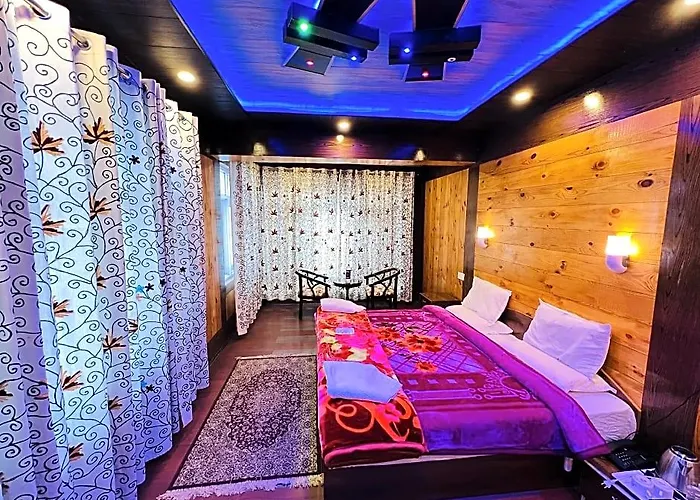Hotel Sonamarg Inn