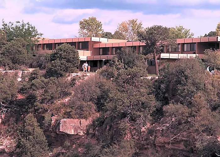 Thunderbird Lodge