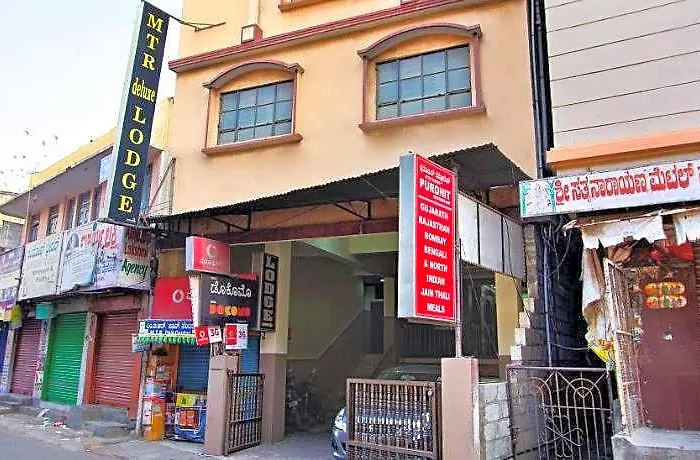 Mannars Deluxe Lodge