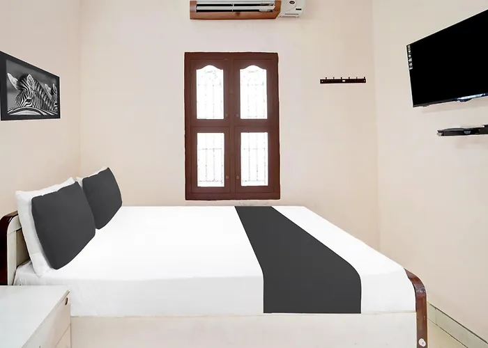 Hotel O Sk Lodge
